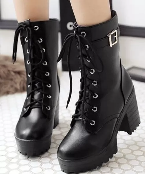 Taking Attention Boots Black