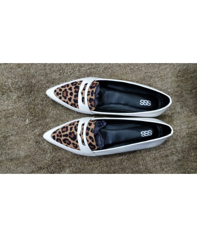 Pointed deo leopard flat