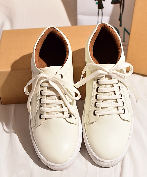 Regular White Laces Sneakers - Street Style Store