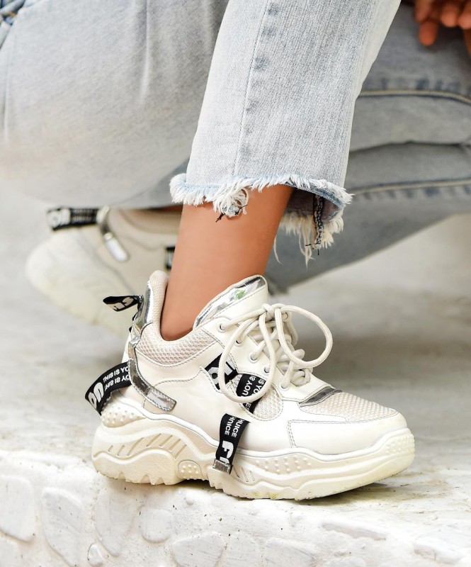 Sneakers street style hotsell store