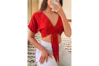 Ultimate red knotted top