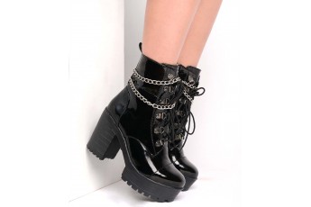 Chain Detailed Boots