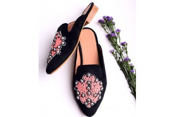 Pointed black embroidered beads mule flat