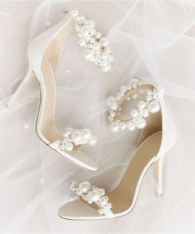 The mix of pearl bunch heels