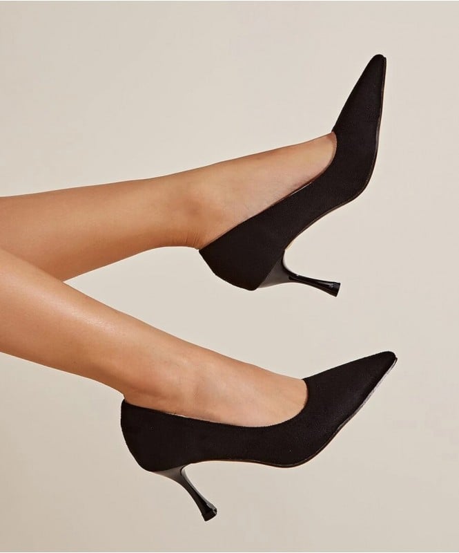 Pointed black pump heel