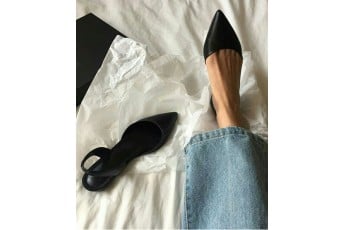 Black Pointed flat