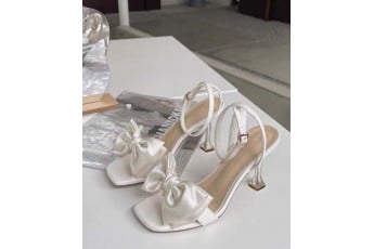 Elegant Satin off white mid heel
