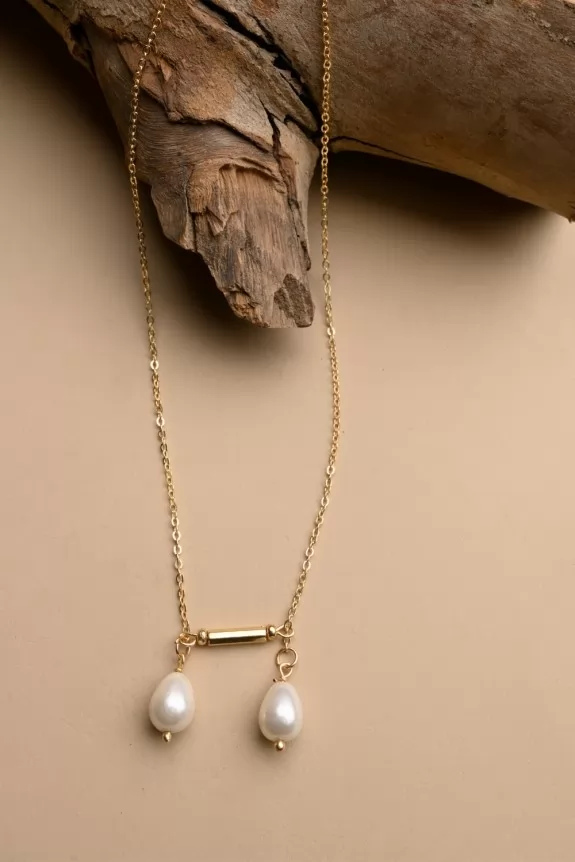 Elegant Neckpiece With Two Pearls