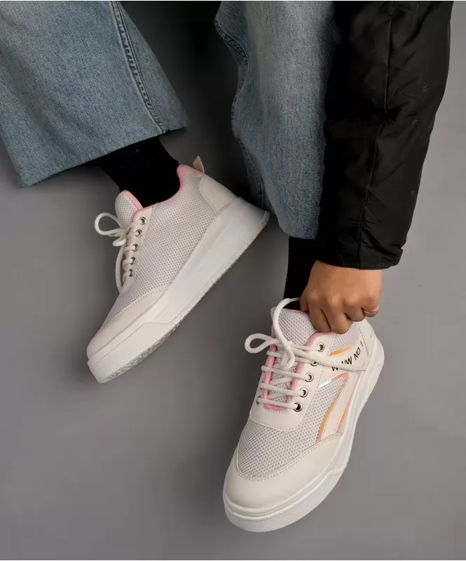Basic white sneakers 