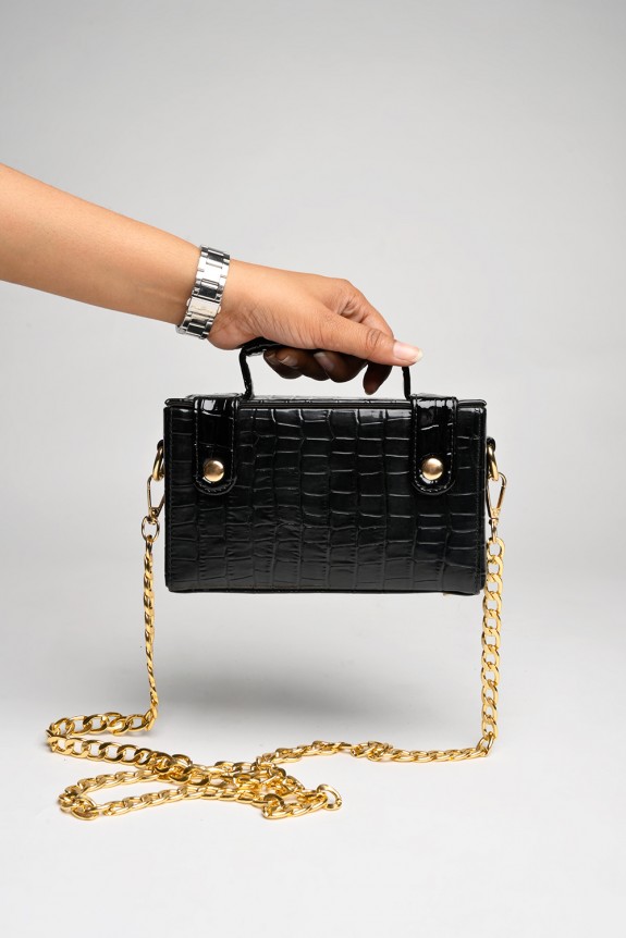 The chic black box bag with sling