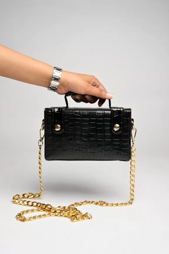 The chic black box bag with sling