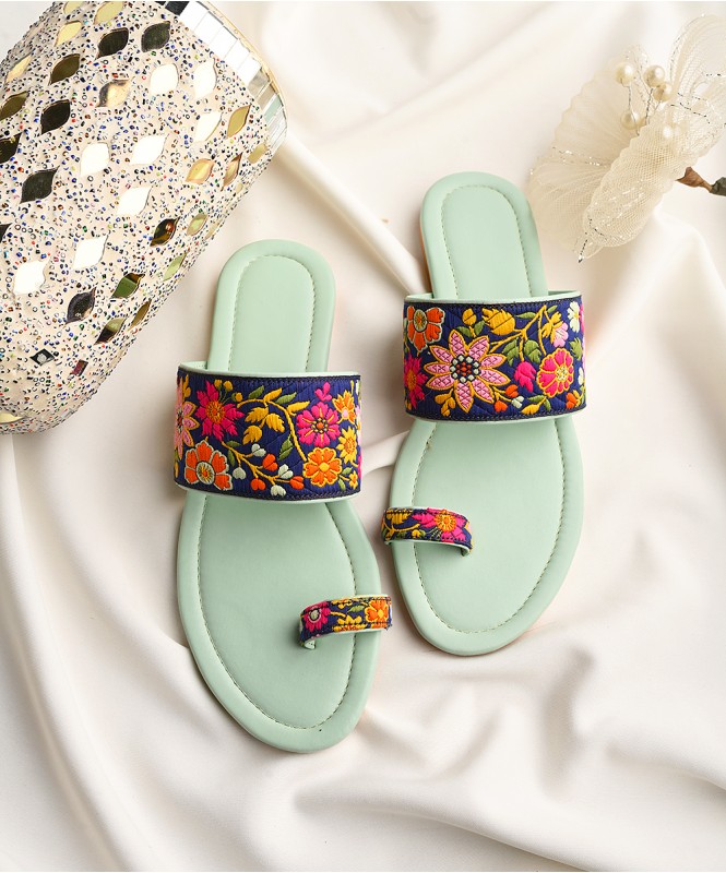 Pretty multicolor embroidered flats