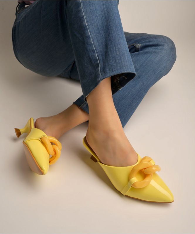 The yellow chic heels 
