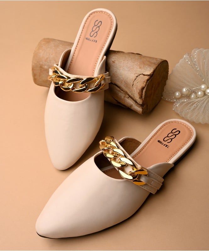 Nude chain detailed flats