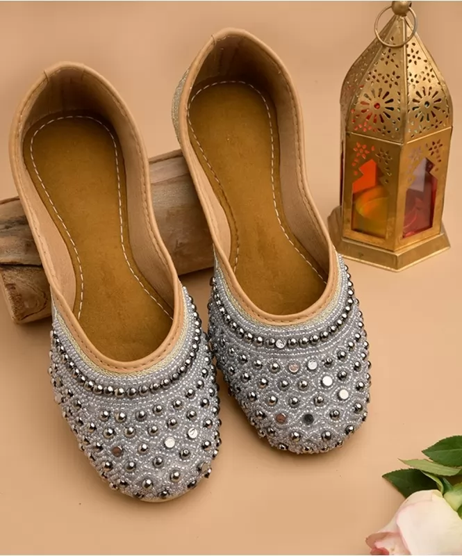 Silver beads detailed jutti