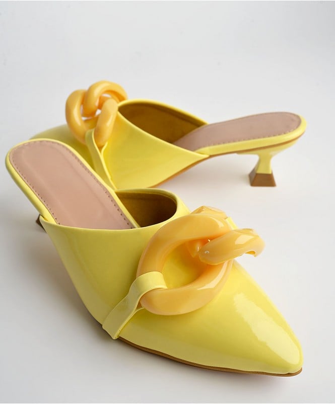 The yellow chic heels 