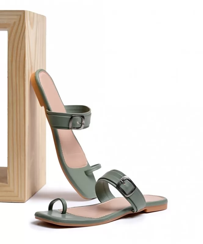 Thumb strap buckle flats