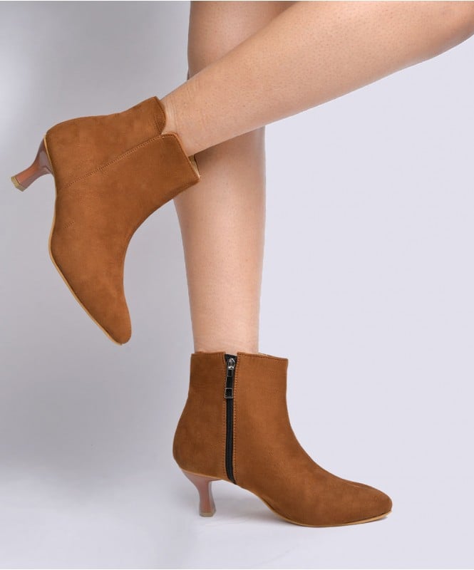 Brown suede pointed boots