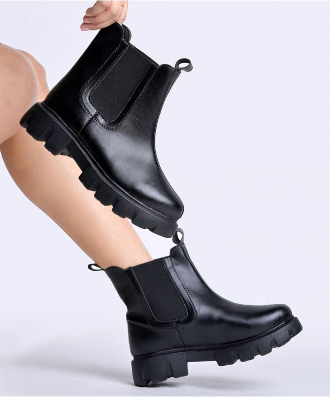 Basic Black chelsea boots