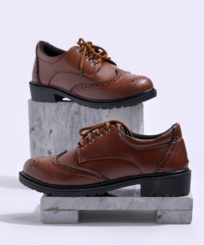 Brown brogue derby shoes 