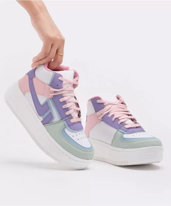 Street style store white sneakers hot sale