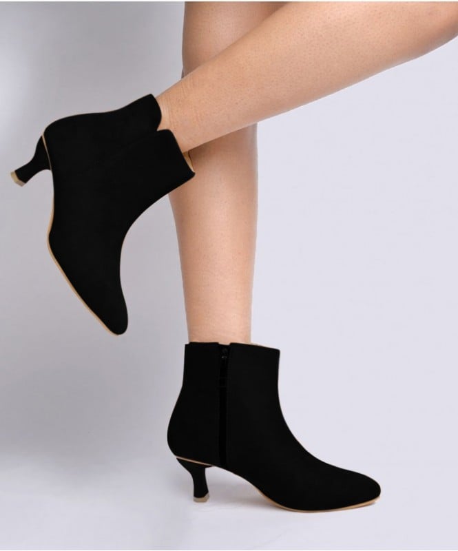 Black suede pointed boots