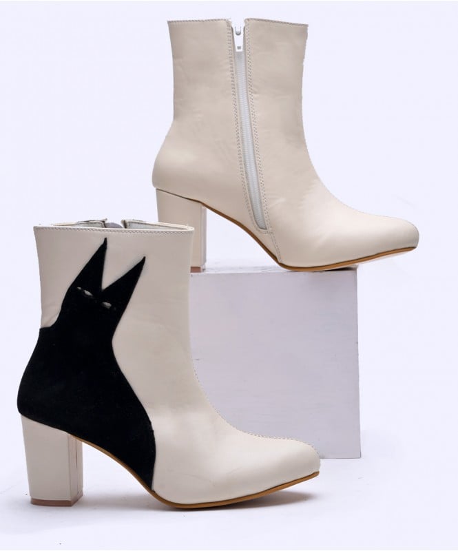 The catty look cream boots