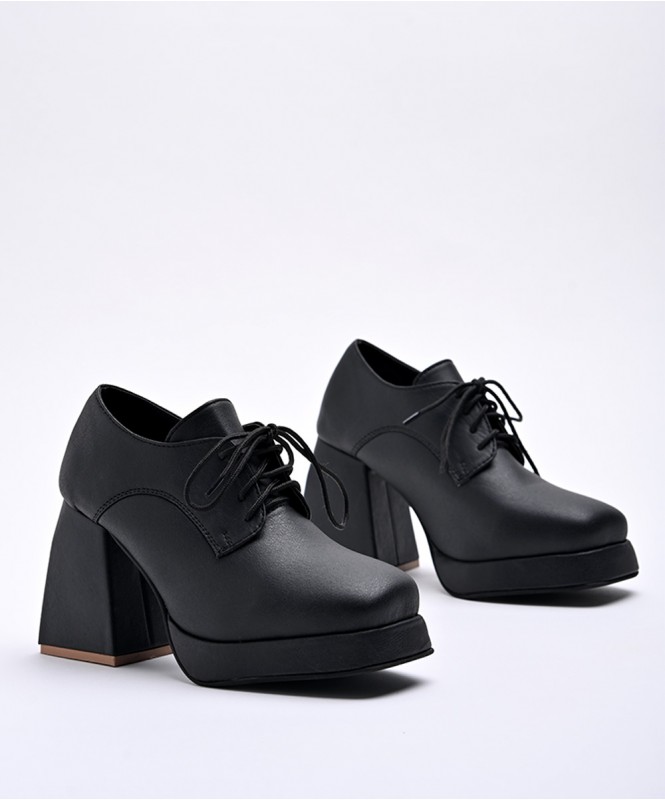 The classy black platform shoes 