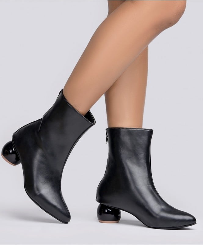 Black round heel boots 