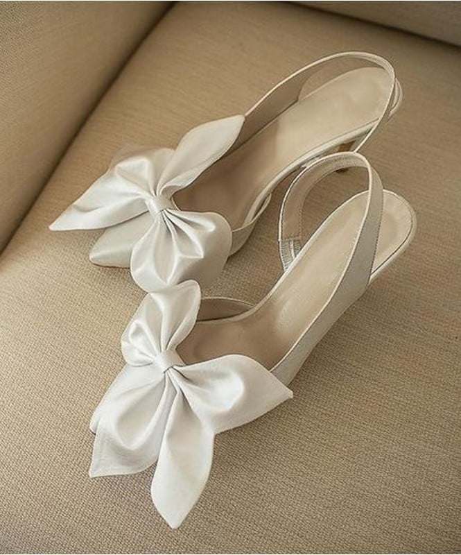 Pretty white bow heels 