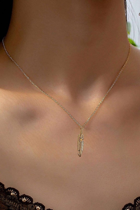 Tiny leaves necklace